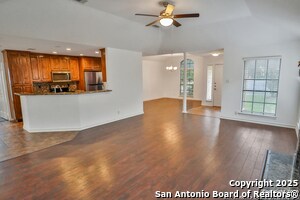Foto del edificio - 16714 Summer Creek Dr
