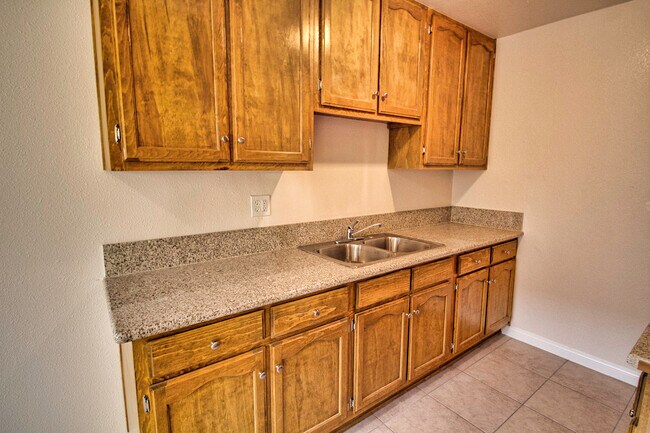 Foto del edificio - 643 E 99th St