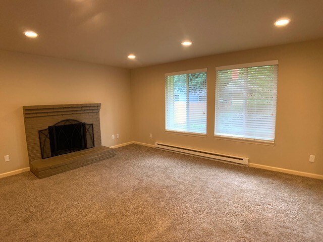 Building Photo - Charming Ranch-Style Condo with Expansive ...