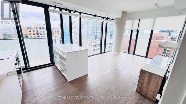 Photo du bâtiment - 161 Roehampton Ave