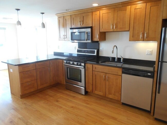 Building Photo - 4 Ropes St