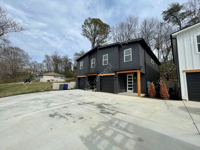Building Photo - 444 Wayne Ave