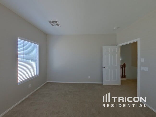 Foto del edificio - 41272 W Laramie Rd