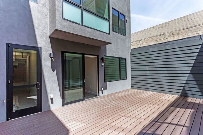 Foto del edificio - Beautiful 2 bedroom in SOMA with Private P...