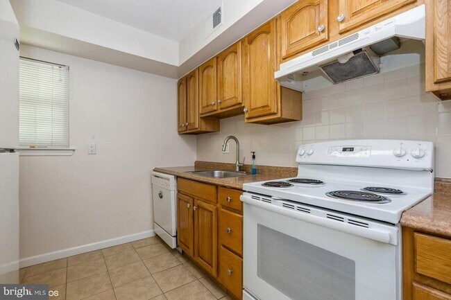 Building Photo - 35019 Bennett Pl