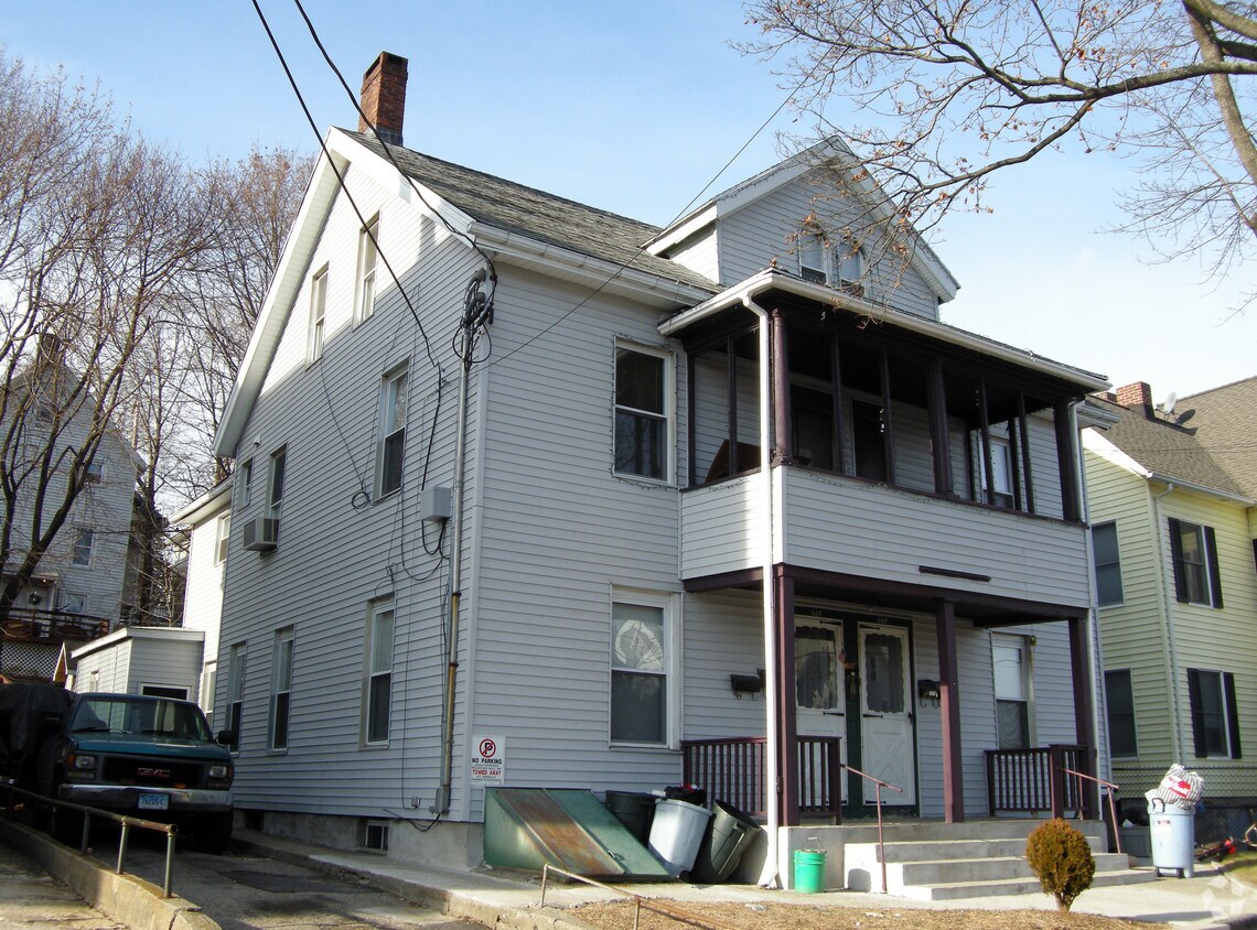 Primary Photo - 566 Howe Ave