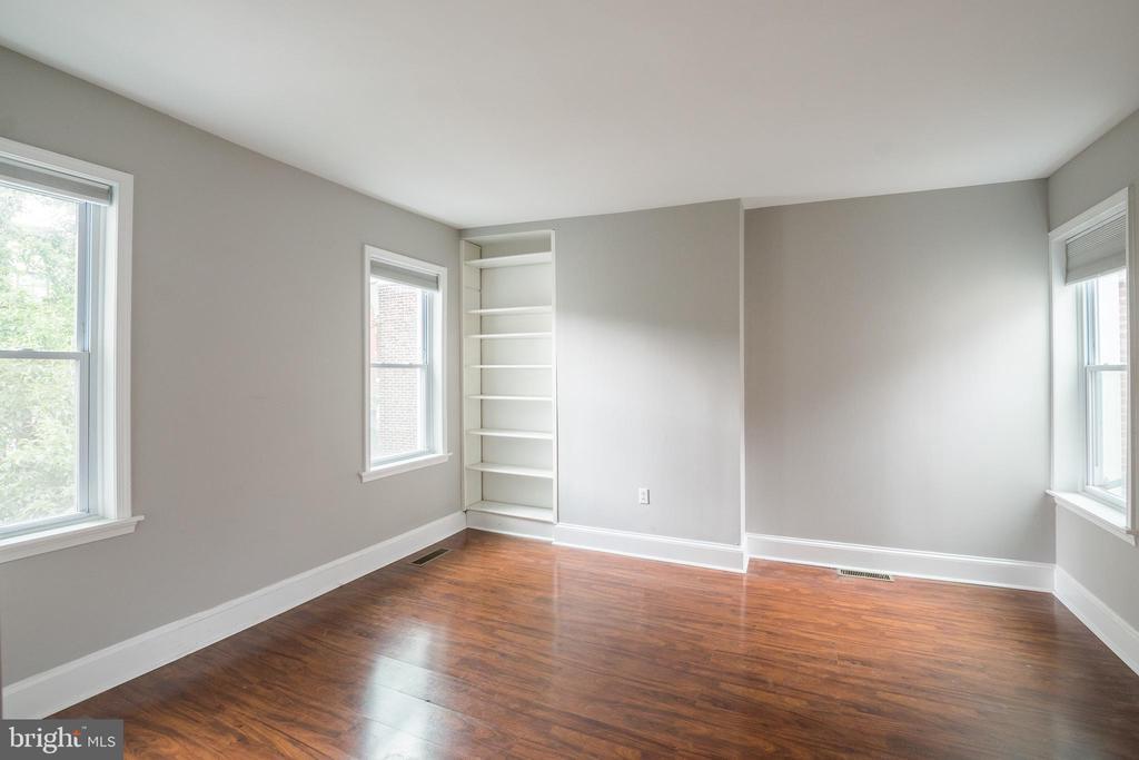 Primary Photo - 2324 Lombard St