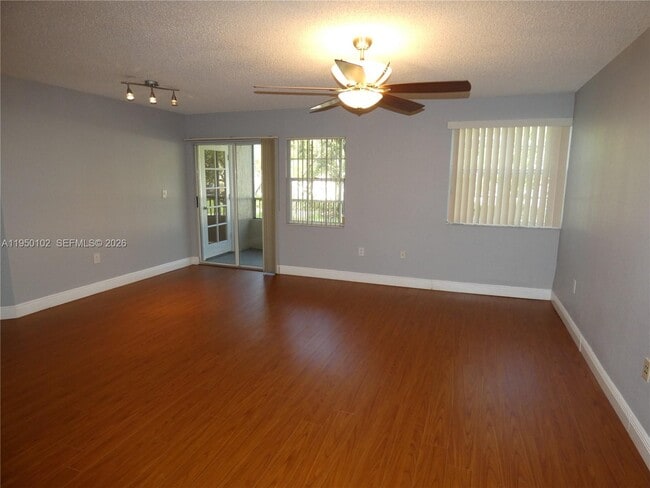 Building Photo - 2810 N Oakland Forest Dr