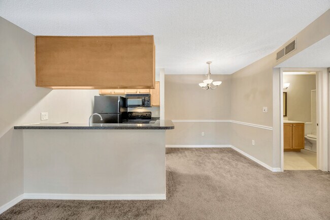 Building Photo - Lake Parsons Green - Ross