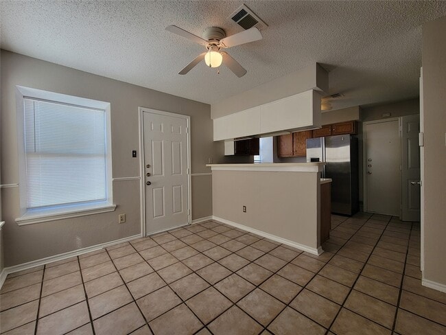 Building Photo - 8202 Quail Ct