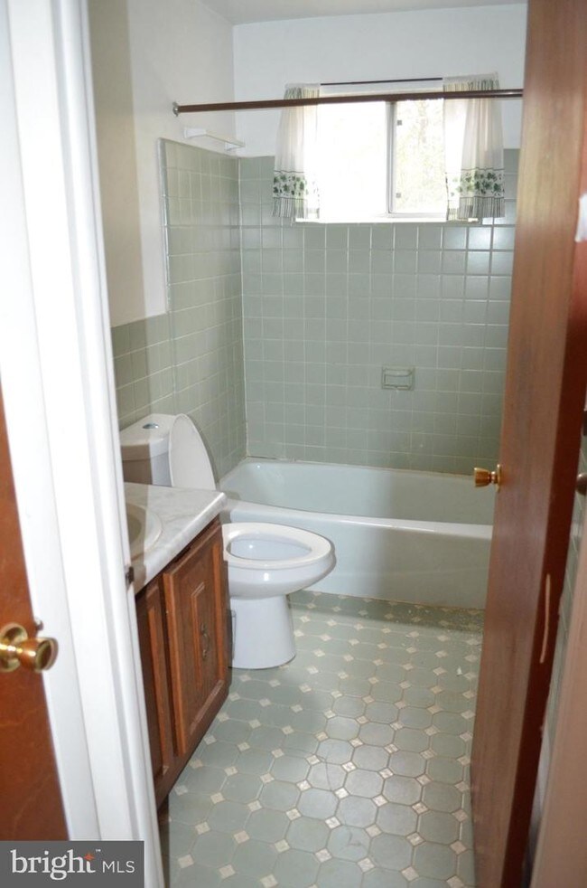 Building Photo - 130 N Market St