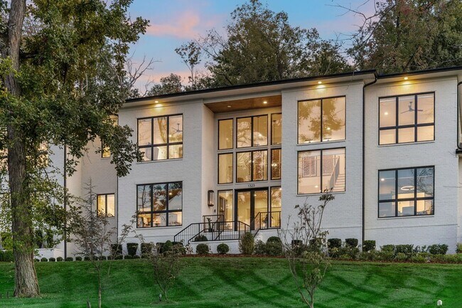 Foto del edificio - 1323 Harding Pl