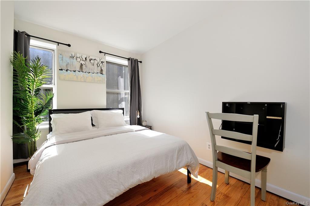 Foto principal - 356 W 37th St