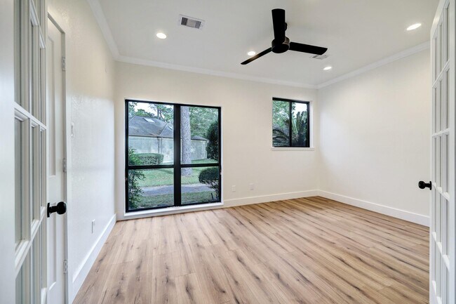 Foto del edificio - 1807 Woods Estates Dr