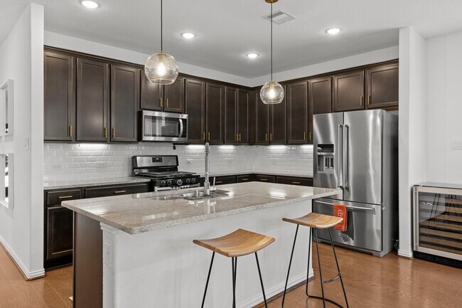 Foto del edificio - 7703 Cowdray Ln