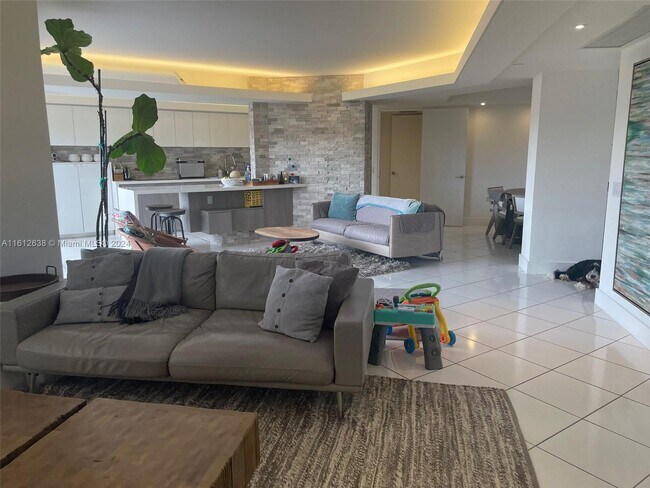 Foto del edificio - 3610 Yacht Club Dr