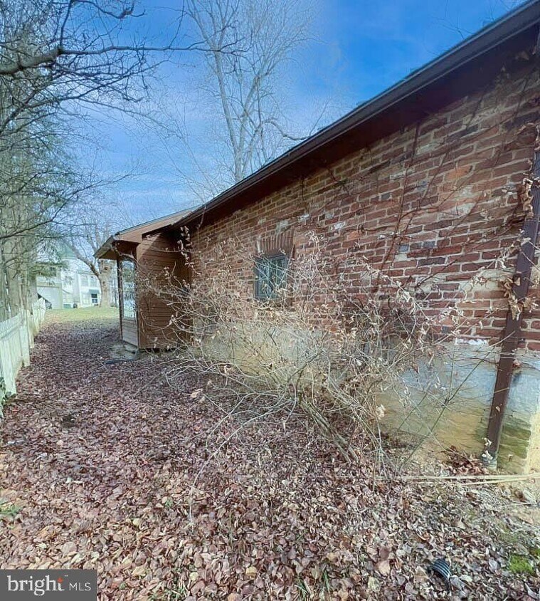 305 W Back Alley, Shepherdstown, WV 25443 House Rental in