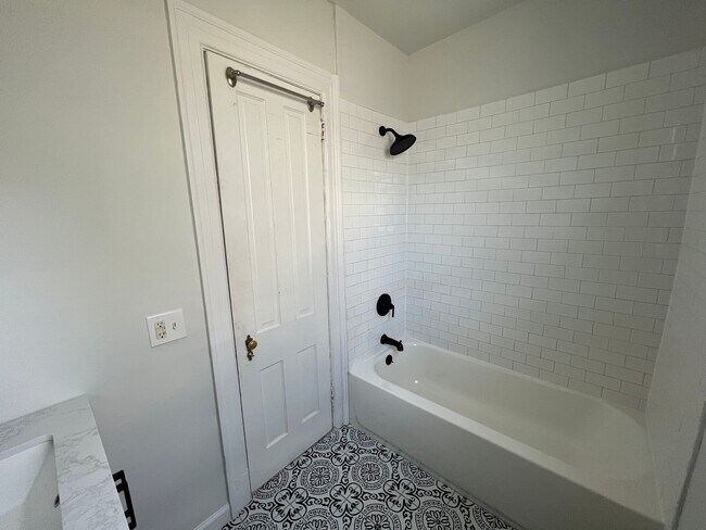 Building Photo - 206 Bellevue Ave