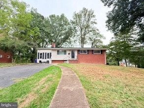 Building Photo - 6910 Fern Pl