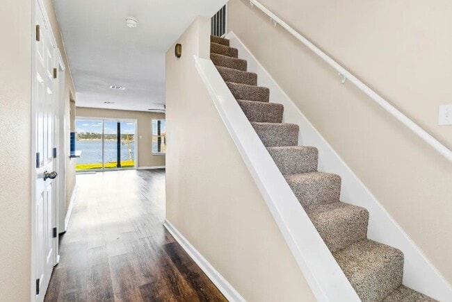 Building Photo - 416 Kickapoo Dr