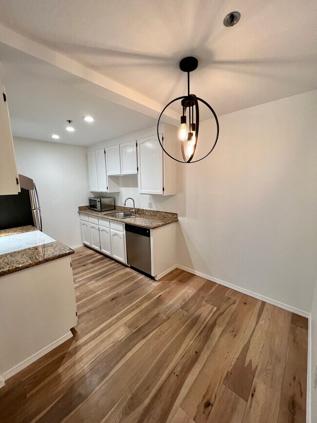 Dining room - 1700 Gough St