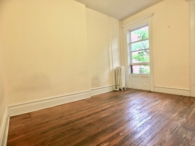 Building Photo - 616 W 113th St