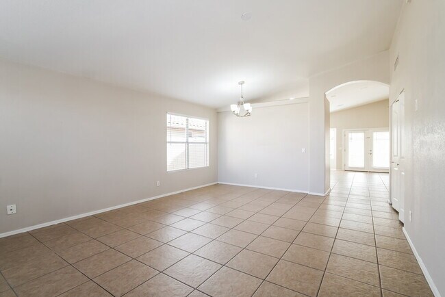 Foto del edificio - 6925 E Laguna Azul Ave