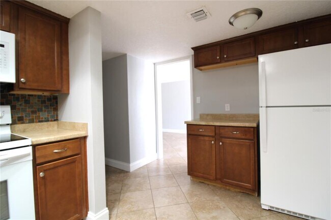 Building Photo - 143 Lago Vista Blvd