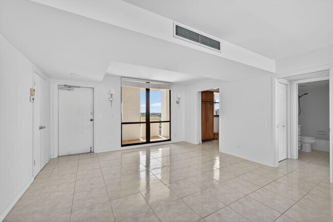Foto del edificio - 134 Lakeshore Dr