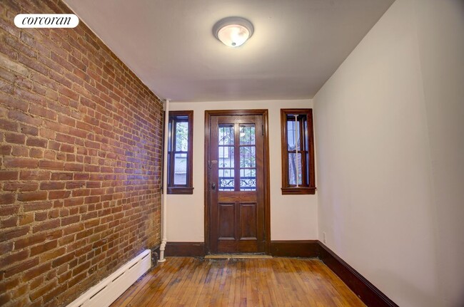 Building Photo - 148 W 70th St
