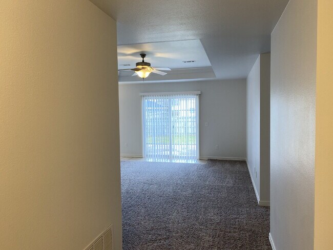 Building Photo - 911 SW Cheyenne Dr