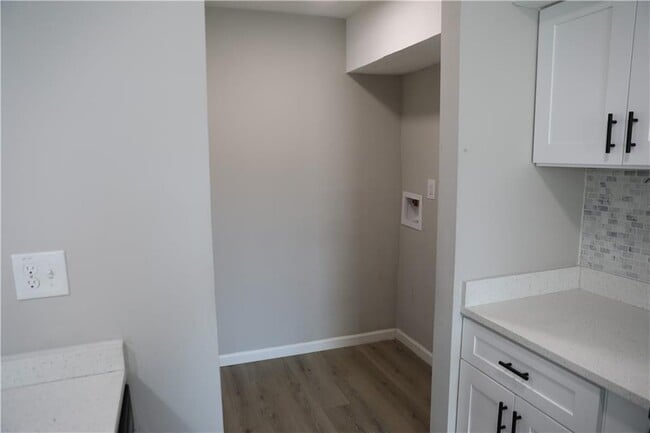 Foto del edificio - 1321 Surrey Ln SW