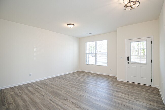 Building Photo - Great Wesley Chapel Location!