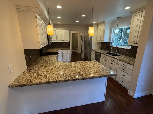 Foto del edificio - 8670 Snow Mountain Dr