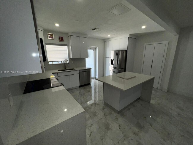 Building Photo - 1555 SW 21st Way