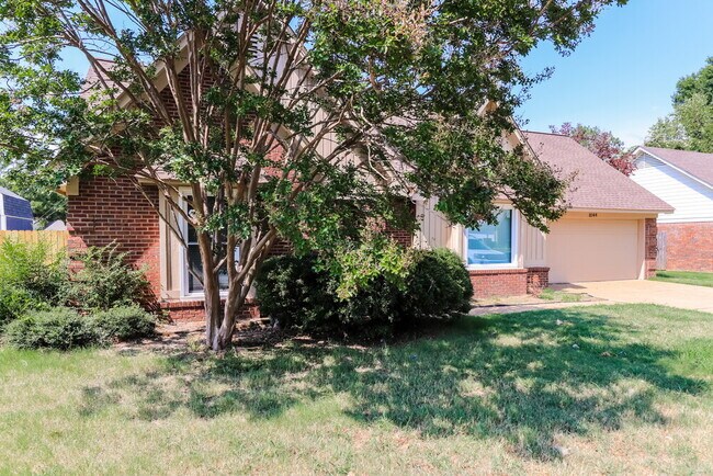 Building Photo - 8144 Creekside Cir N