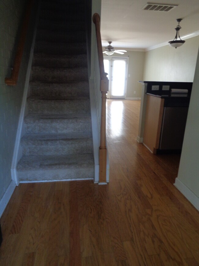 Building Photo - 1230 Green Oaks Ln