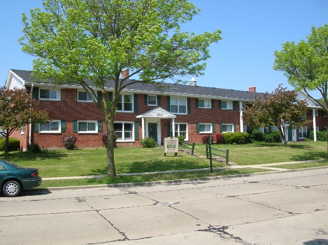 Building Photo - 9003 N 96th St