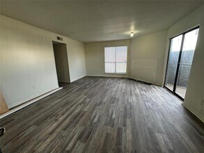 Building Photo - 3524 W Buckingham Rd