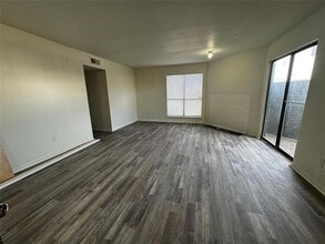 Building Photo - 3524 W Buckingham Rd