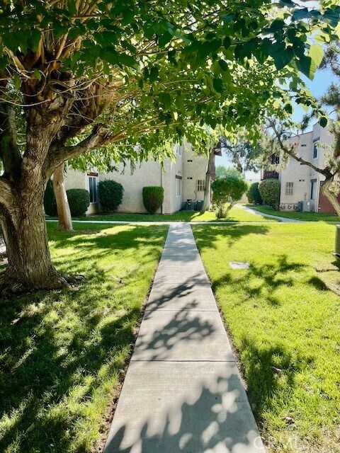 Foto del edificio - 2040 W Avenue J13