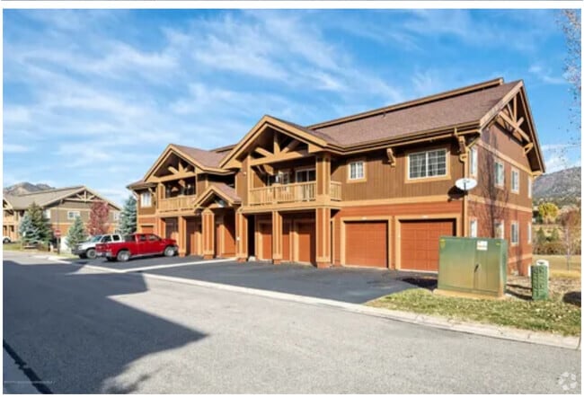Building Photo - 511 River View Dr