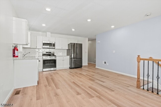 Building Photo - 142 N 15th St