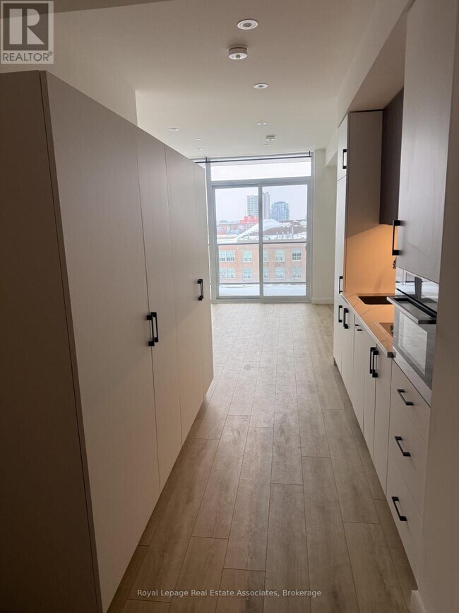 Building Photo - 741 King St W