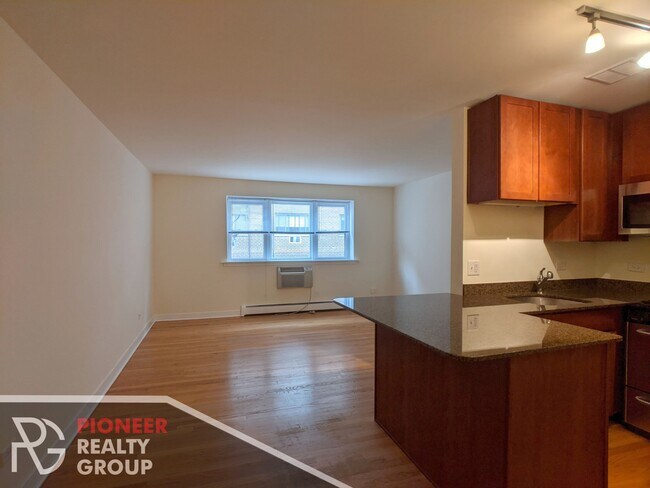 Foto del edificio - 643 W Wrightwood Ave