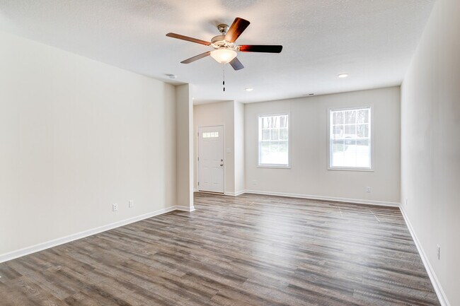 Building Photo - 406 Bogle St