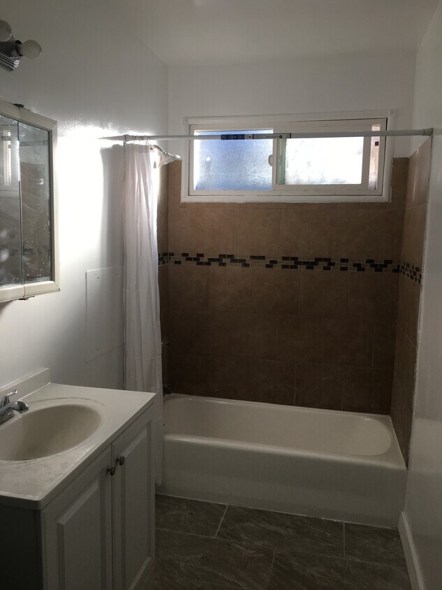 Foto principal - 15445 Vanowen St