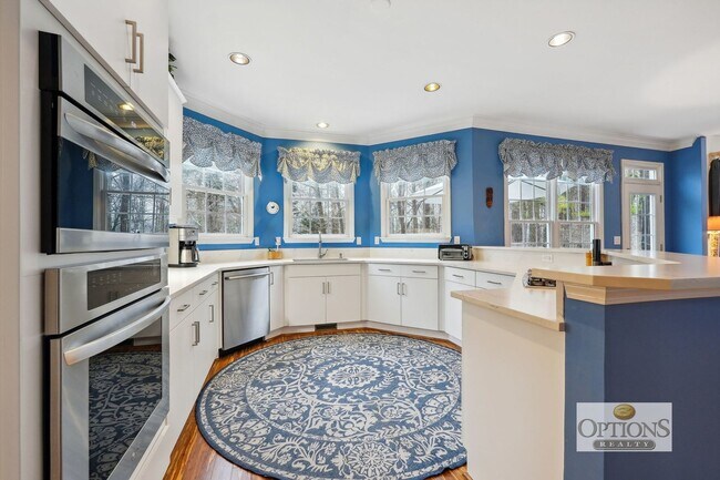 Building Photo - Furnished 4BR in Hillgrove School District