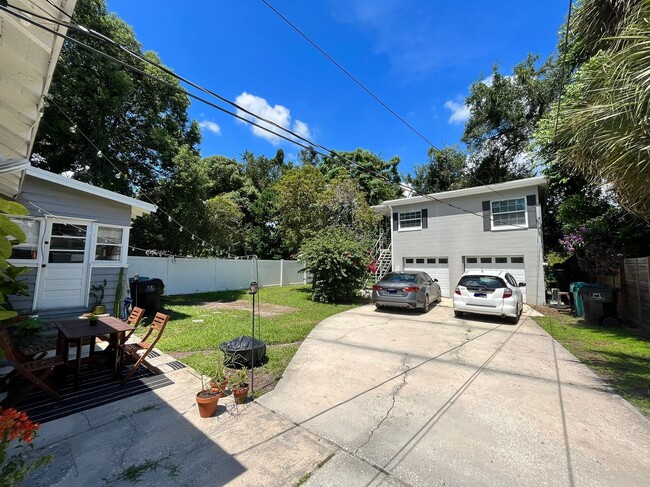 Foto del edificio - Above Detached Garage 1/1 in Colonialtown ...