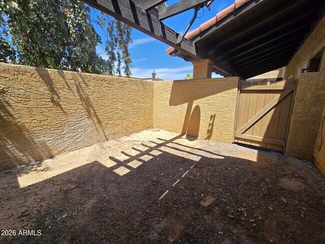 Foto del edificio - 715 N Arrowhead Dr